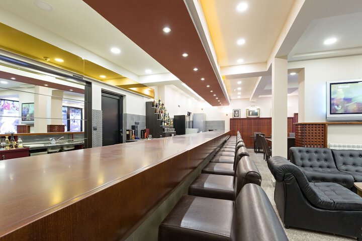 Lounge 53 of 63