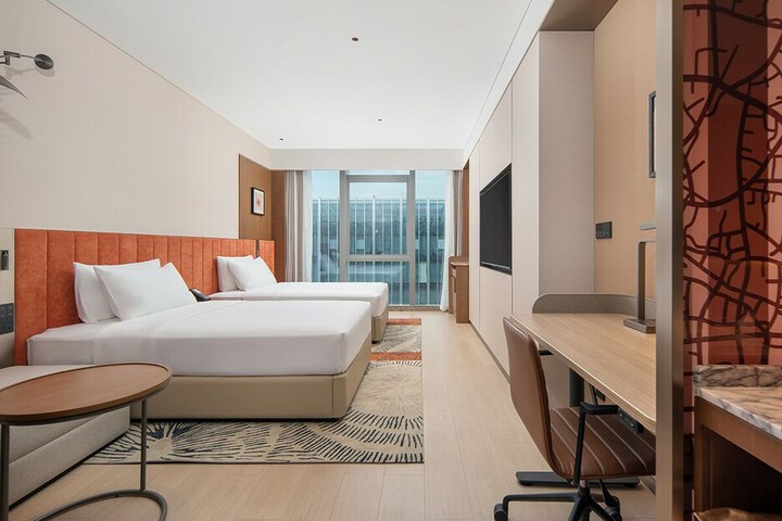 Room 27 of 67