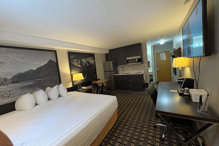 Room 15 of 37