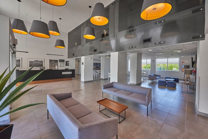 Entrance & Lobby