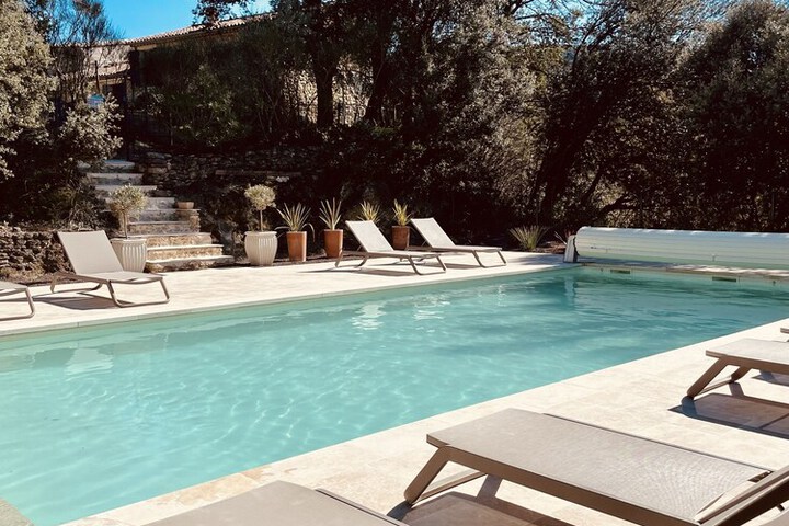 Pool 21 of 34