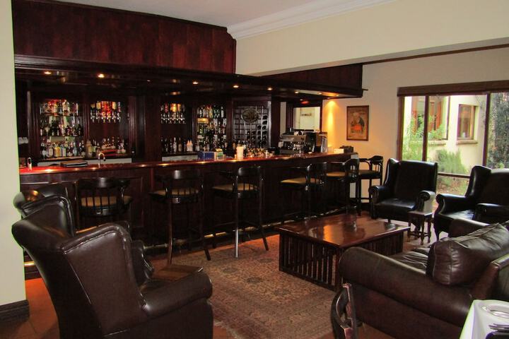 Lounge 19 of 33