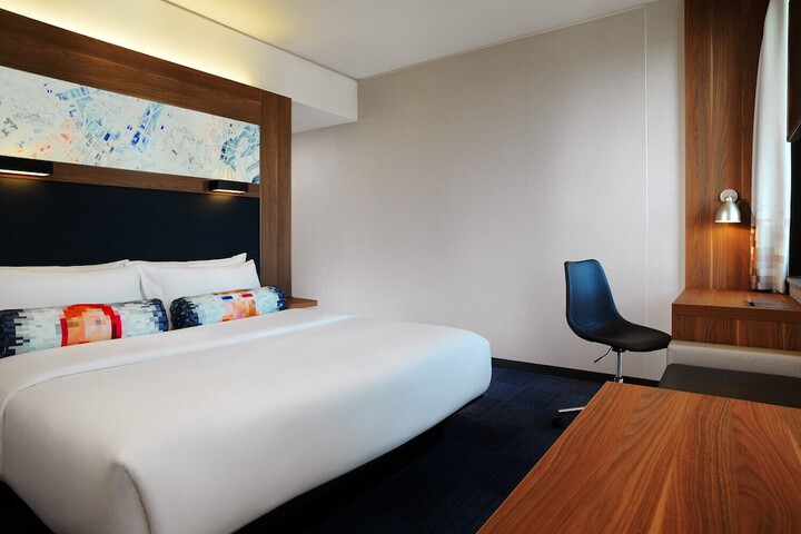 Room 11 of 39