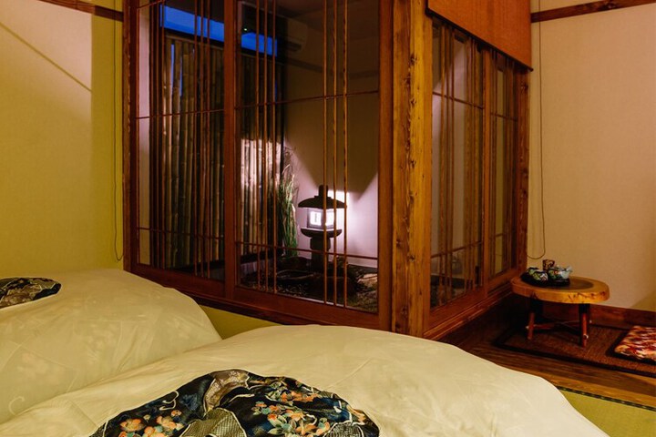 Room 12 of 85