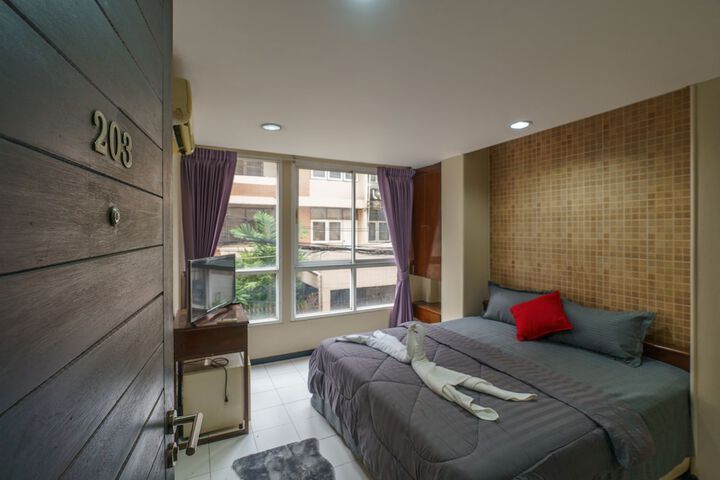 Room 12 of 30
