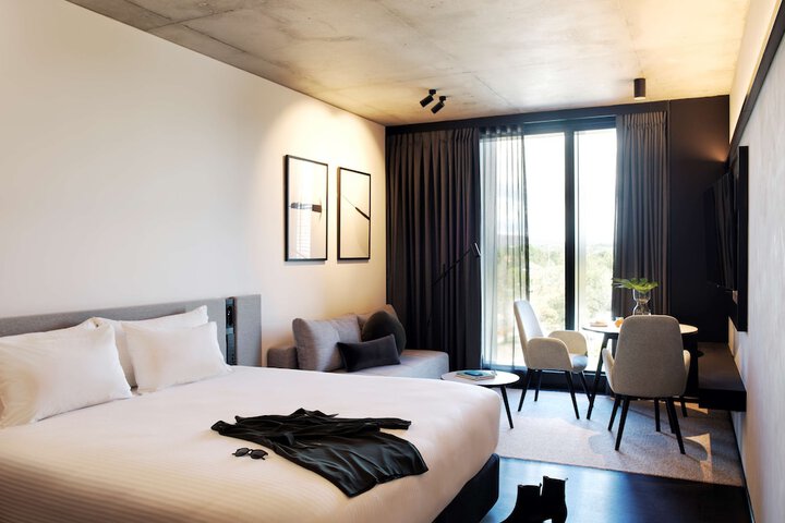 Room 16 of 60