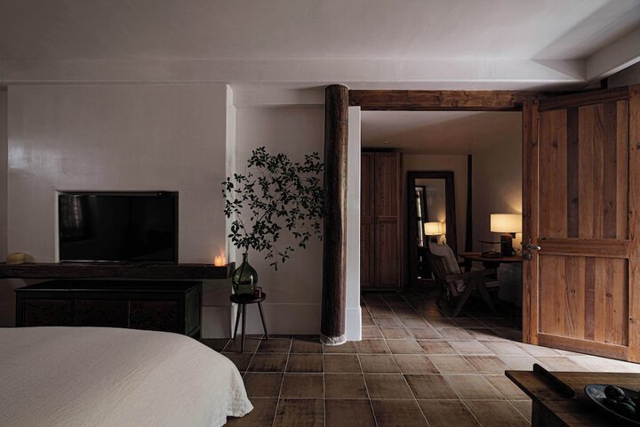 Room 3 of 67