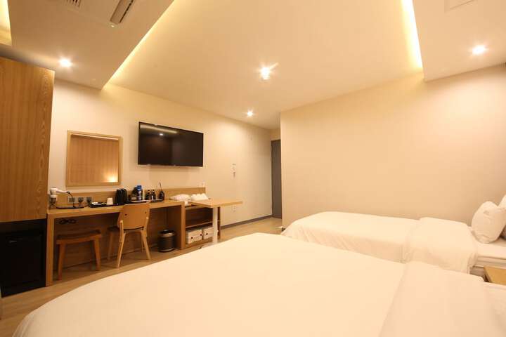 Room 22 of 110