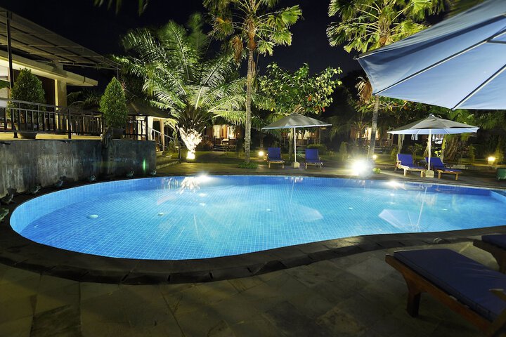 Hotel Pool