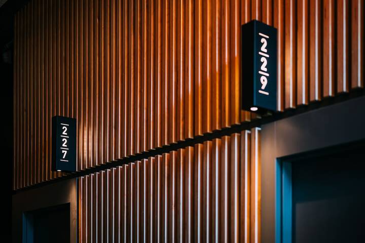 Ballroom/Hall 107 of 118