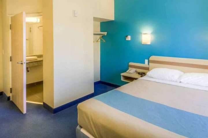 Room 13 of 16