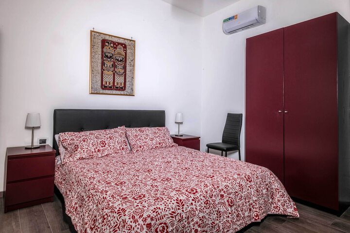 Room 5 of 14