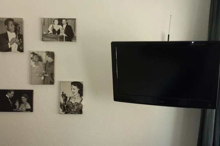 Room 2 of 11
