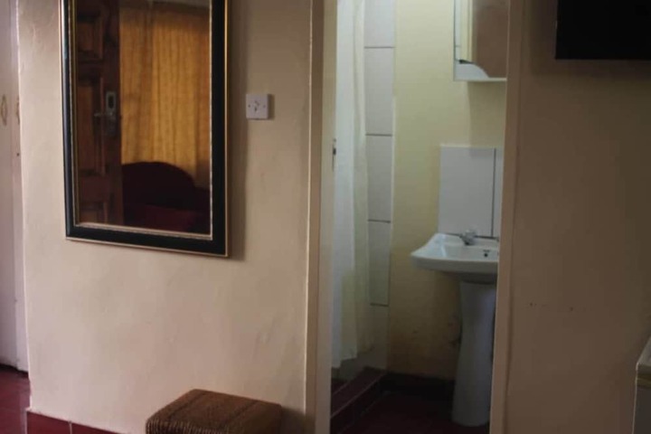 Room 16 of 34