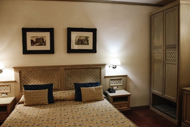 Room 9 of 50