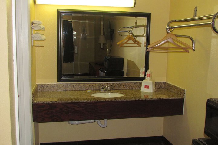 Bathroom sink