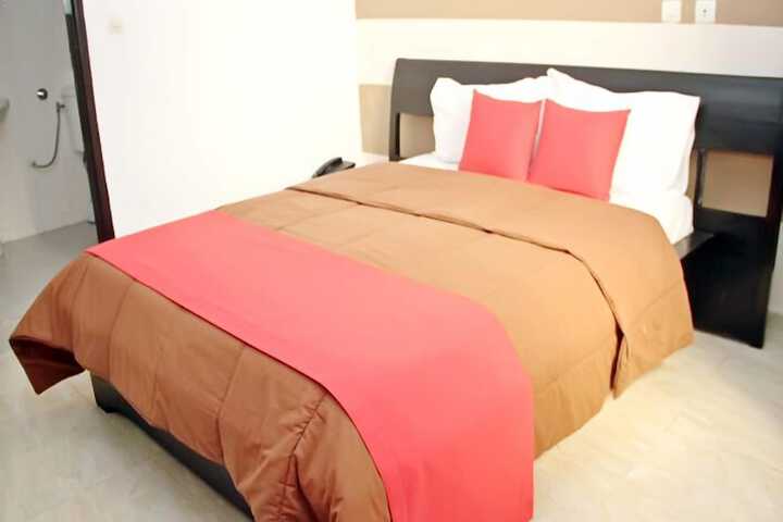 Room 4 of 17