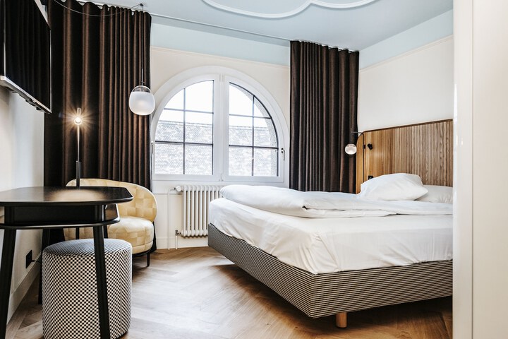 Room 5 of 63