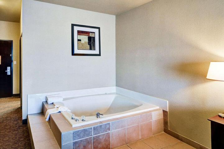1 King Bed Accessible (4 of 27)