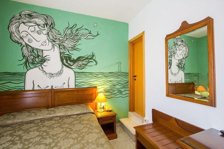 Room 7 of 60