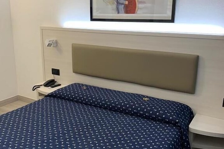 Room 15 of 120