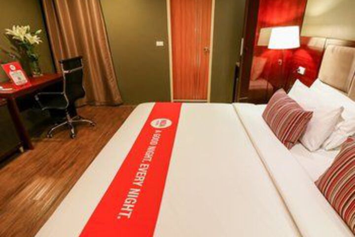 Room 43 of 100