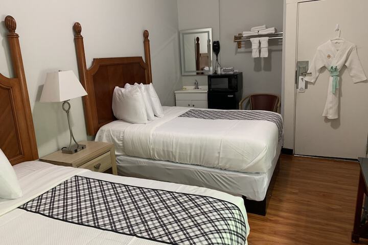 Double Bed Shared Bathroom (1 of 4)