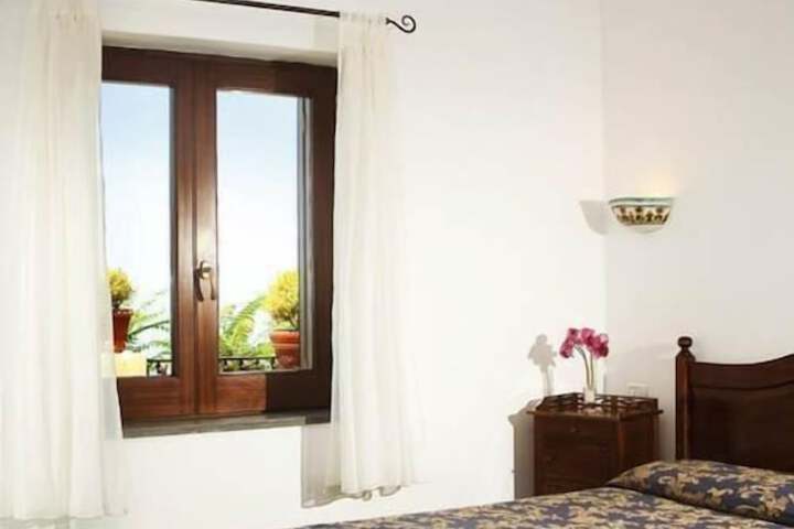 Room 6 of 26