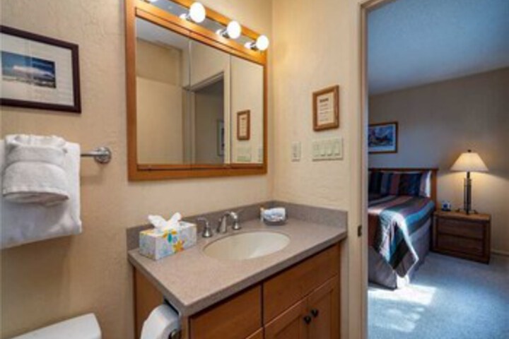 Room 32 of 35