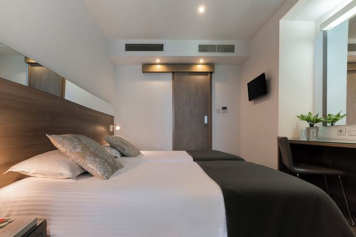 Room 40 of 74