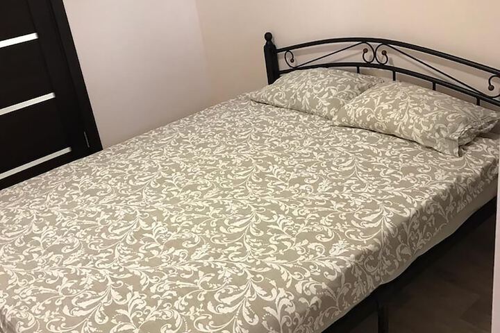 Room 2 of 27