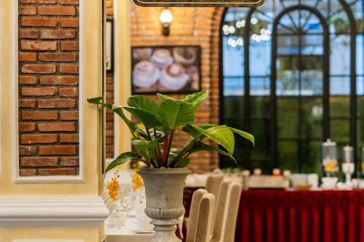 Entrance & Lobby