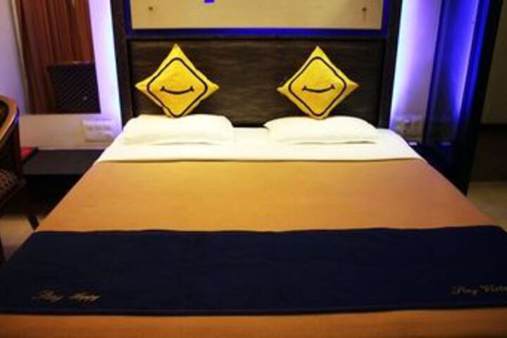 Vista Rooms at FC Road