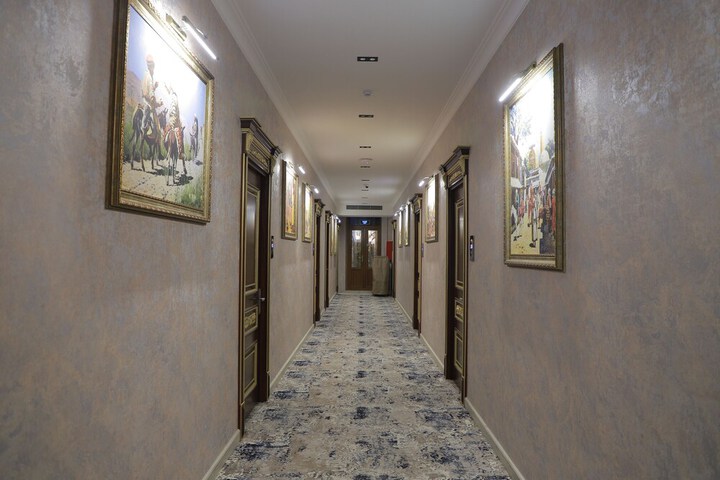 Room 32 of 49