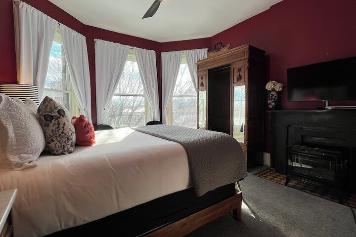 Room 6 of 32