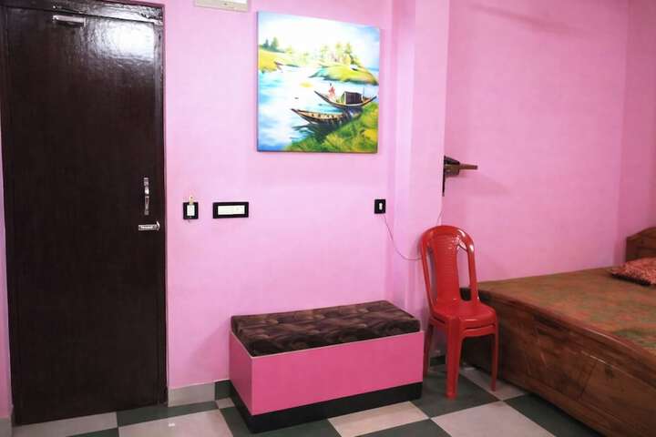 Room 4 of 12