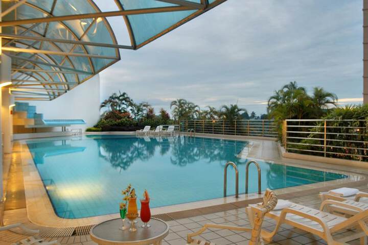 Pools & Facilities