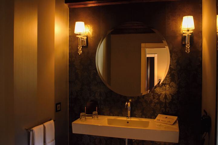 Room 34 of 46