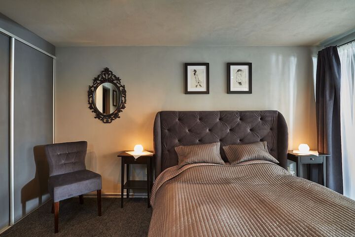 Room 6 of 89