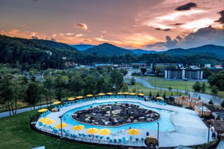 Camp Margaritaville RV Resort & Lodge Pigeon Forge | Bookonline.com