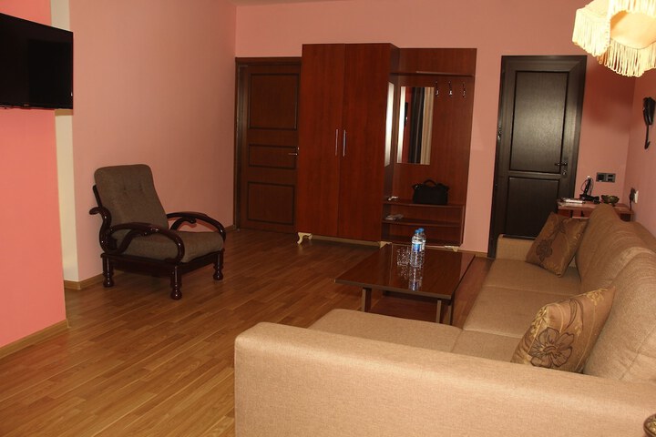 Room 10 of 36