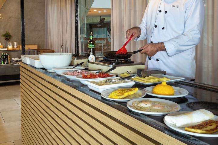 Breakfast/Coffee Service 104 of 132