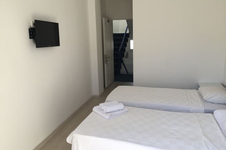 Room 7 of 33