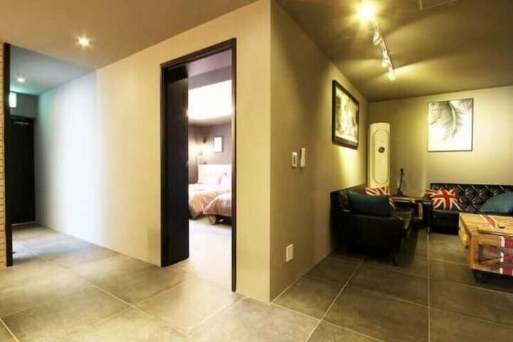 Room 21 of 33