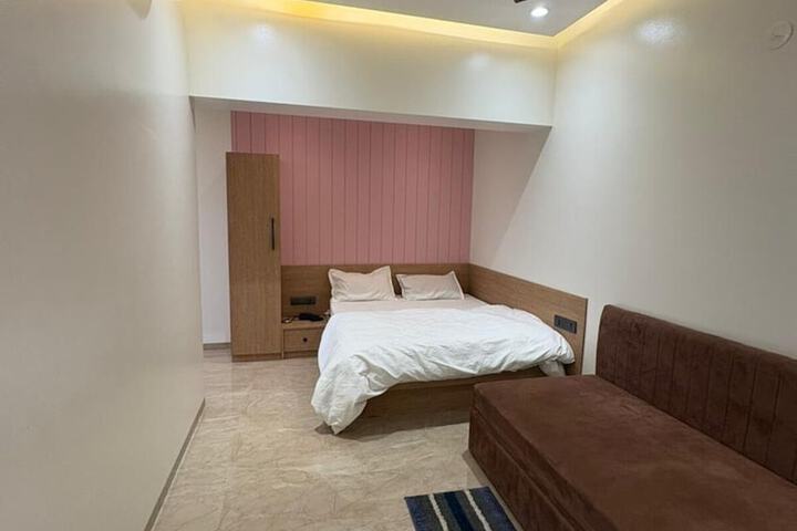 Room 29 of 53