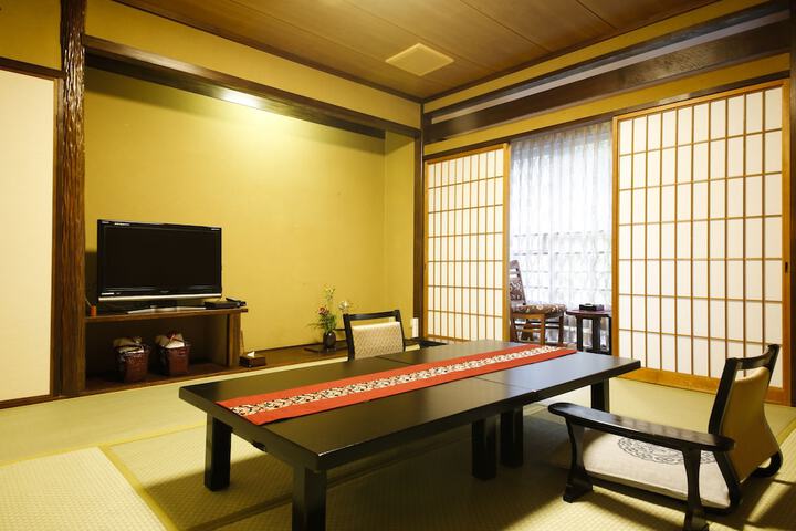 Room 3 of 3