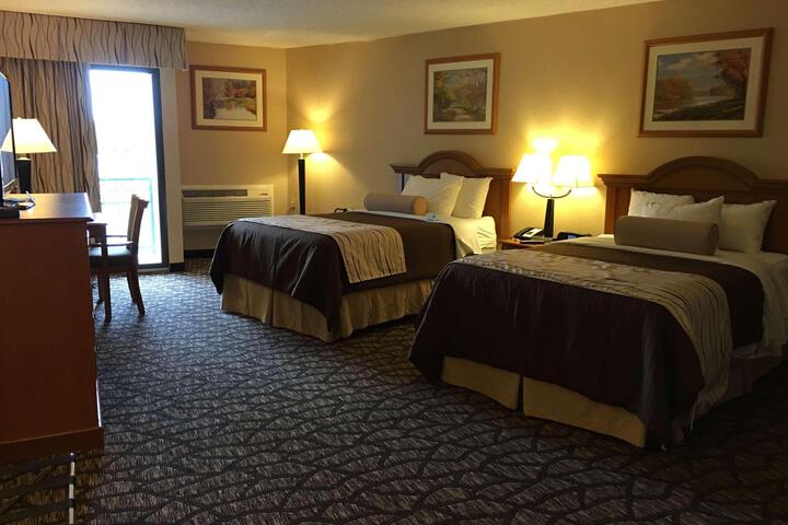 1 Queen Bed High Speed Internet Accessible Microwave and Refrigerator, Coffee Maker Iron (2 of 12)