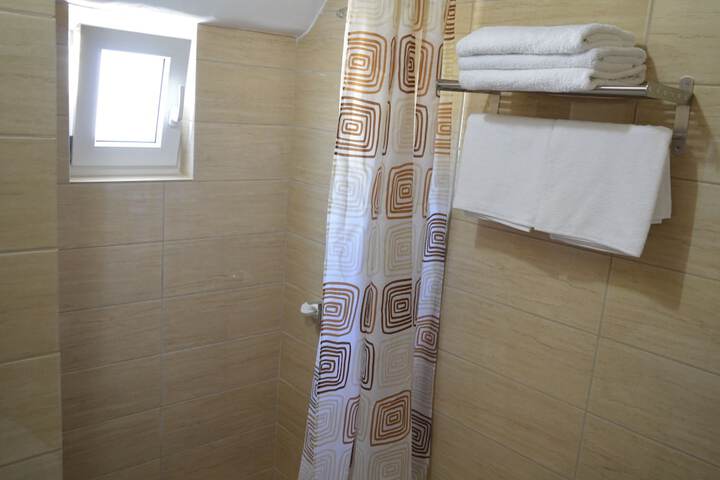 Room 32 of 35