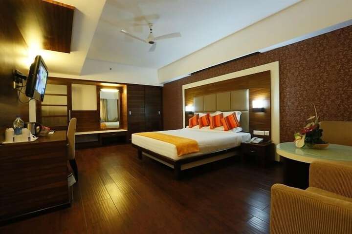 Room 5 of 11