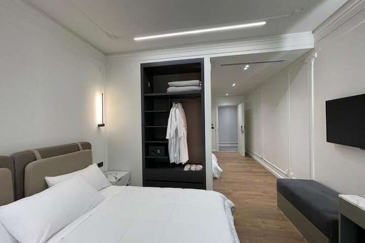 Room 5 of 30